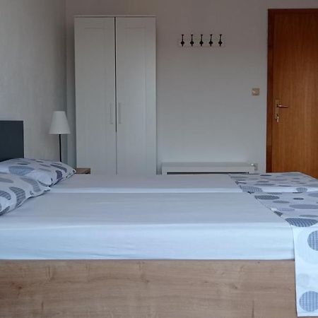 Studio Apartment With Balcony 特罗吉尔 外观 照片