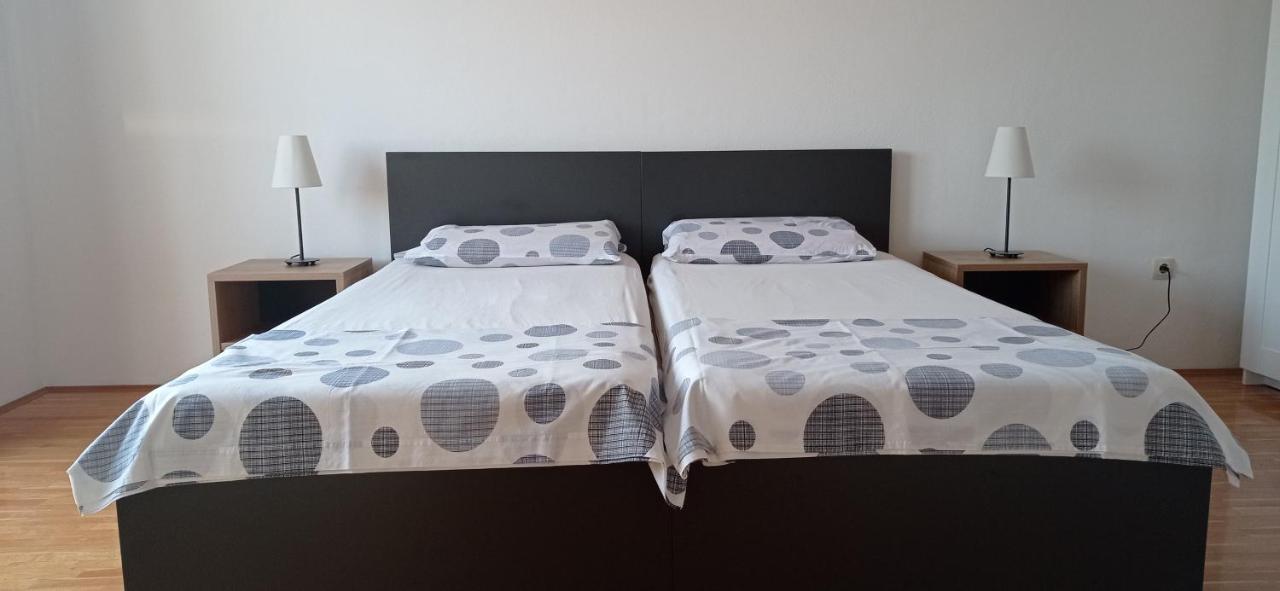 Studio Apartment With Balcony 特罗吉尔 外观 照片