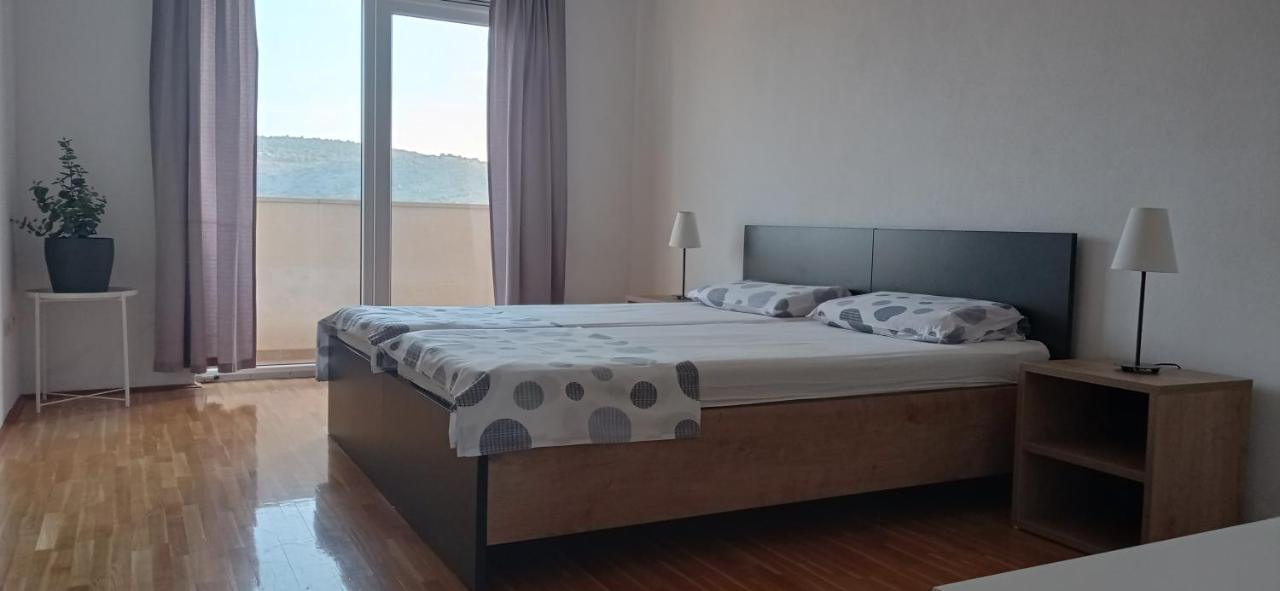 Studio Apartment With Balcony 特罗吉尔 外观 照片